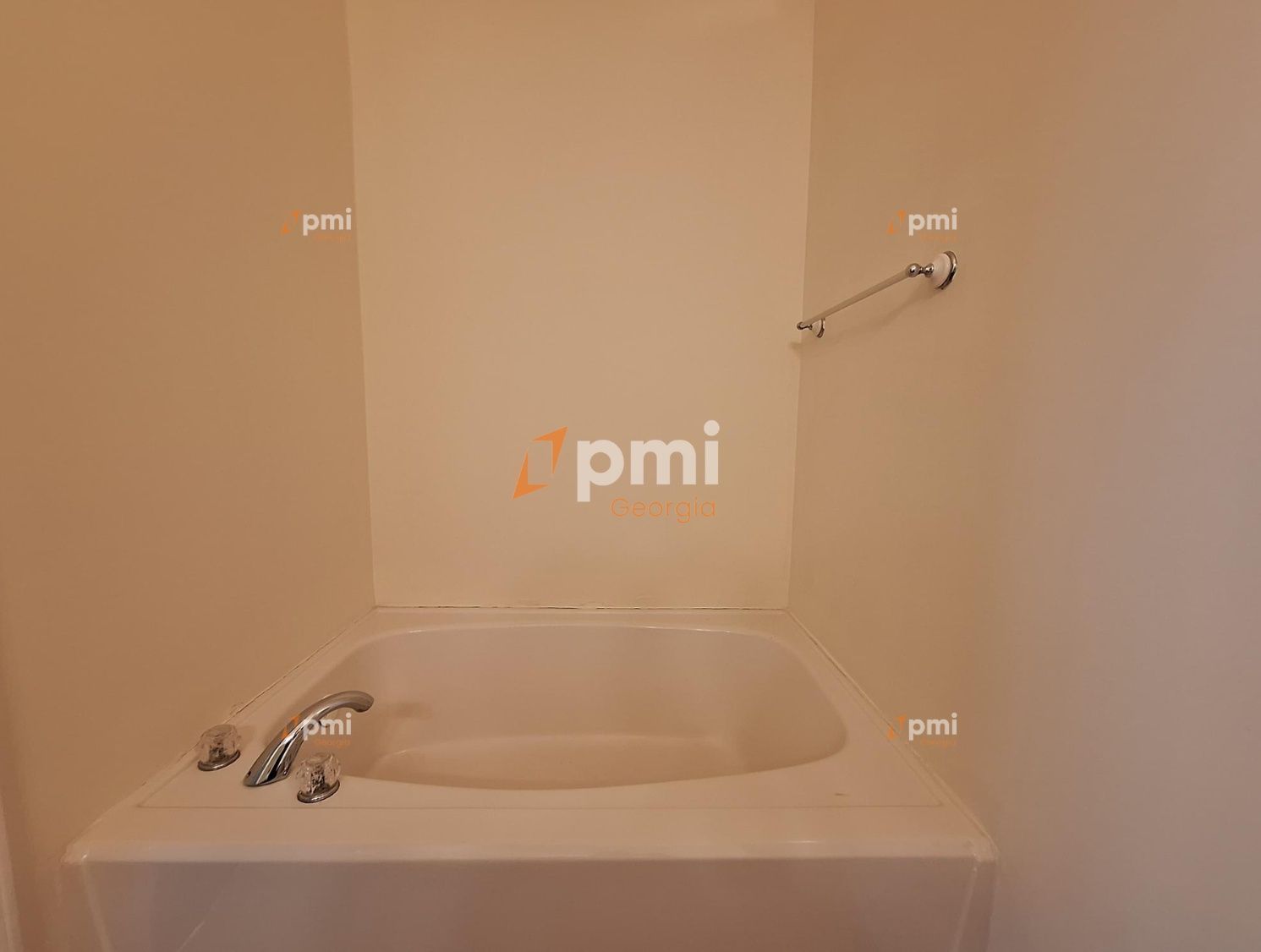 Move in Special! Stunning 3 Bedroom Home in Hampton, Ga! property image