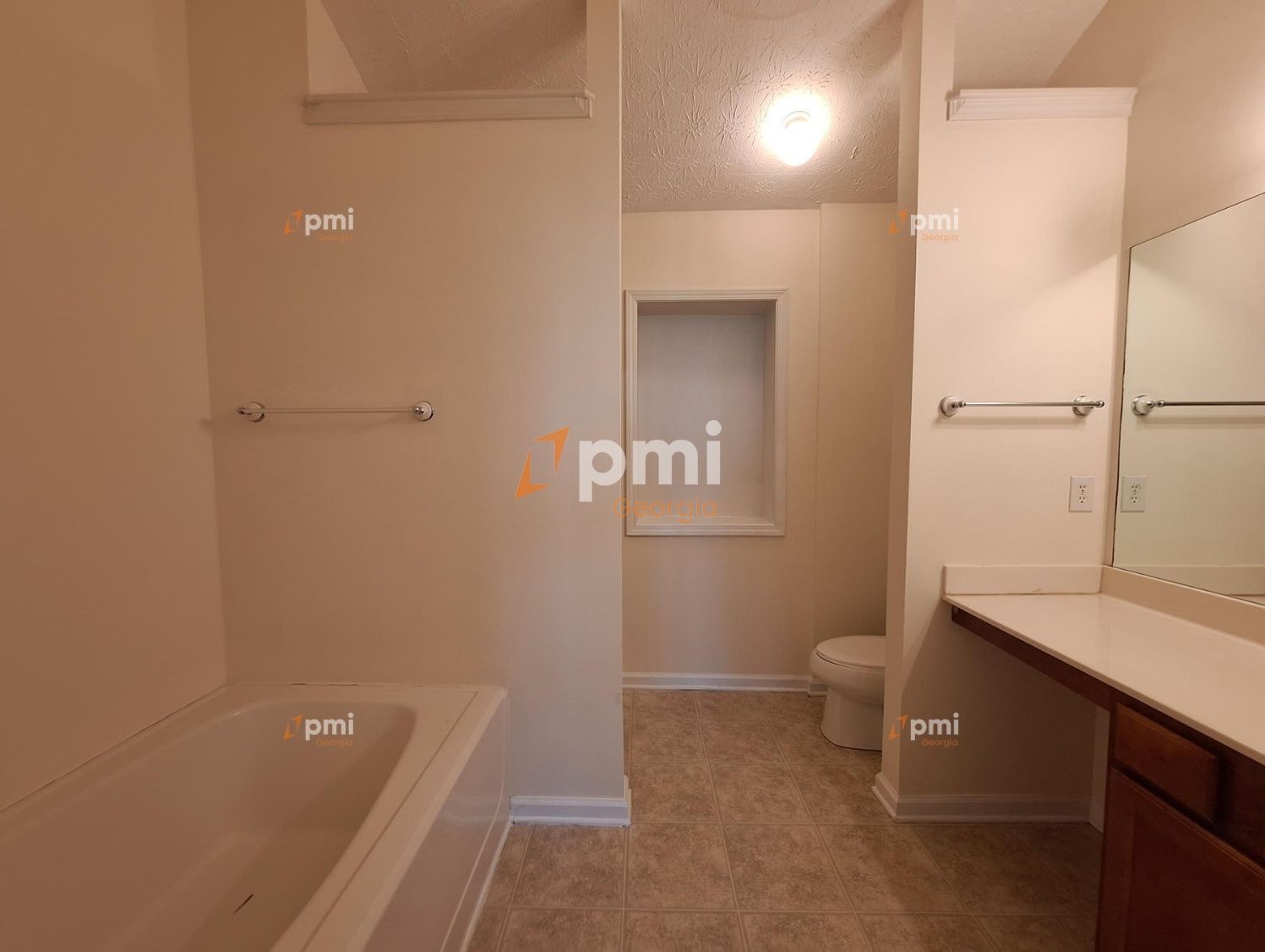 Move in Special! Stunning 3 Bedroom Home in Hampton, Ga! property image