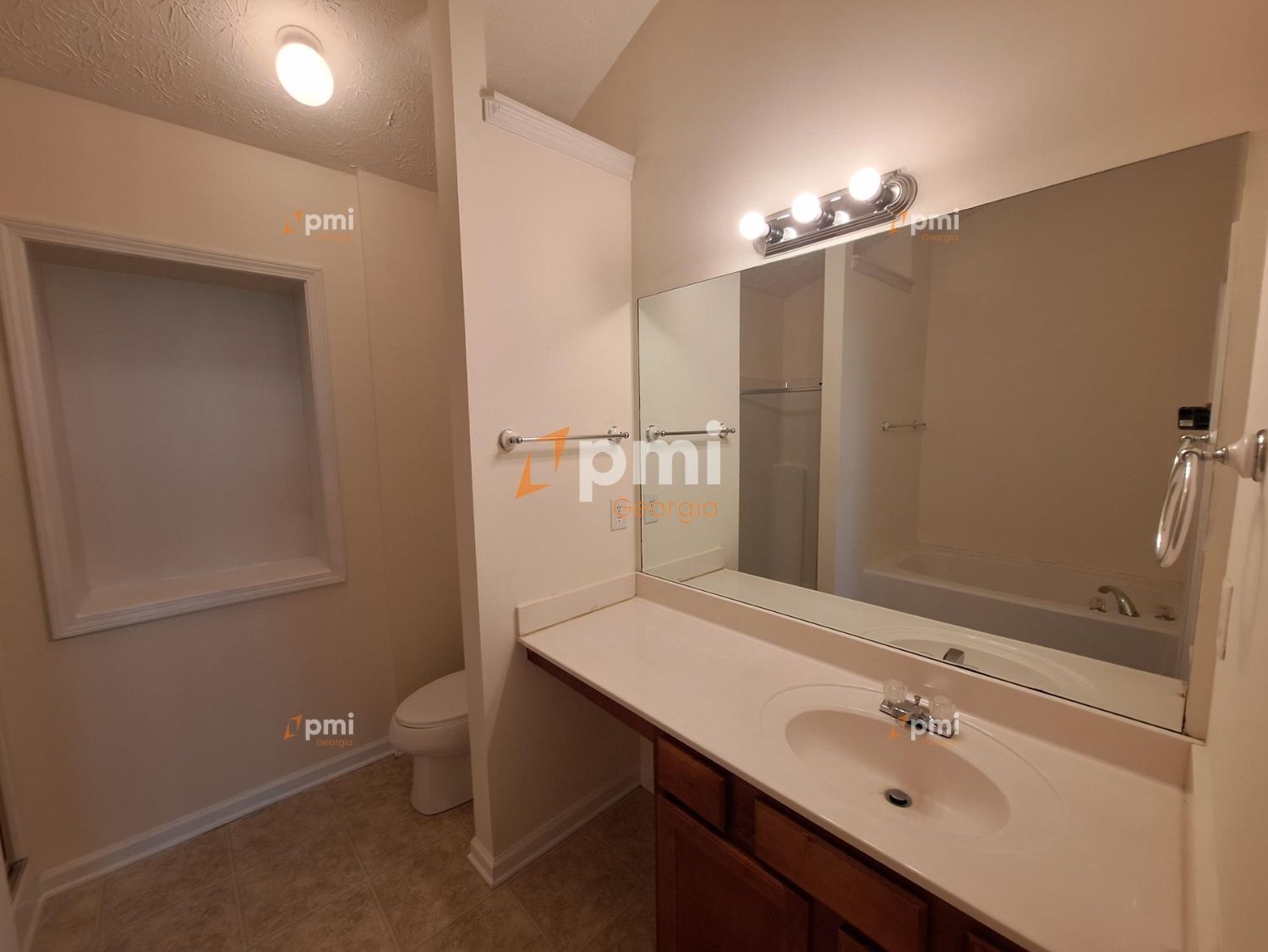 Move in Special! Stunning 3 Bedroom Home in Hampton, Ga! property image