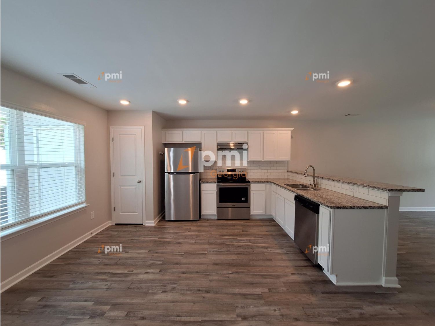 Stunning 3 Bedroom Townhome in Union City, Ga! property image