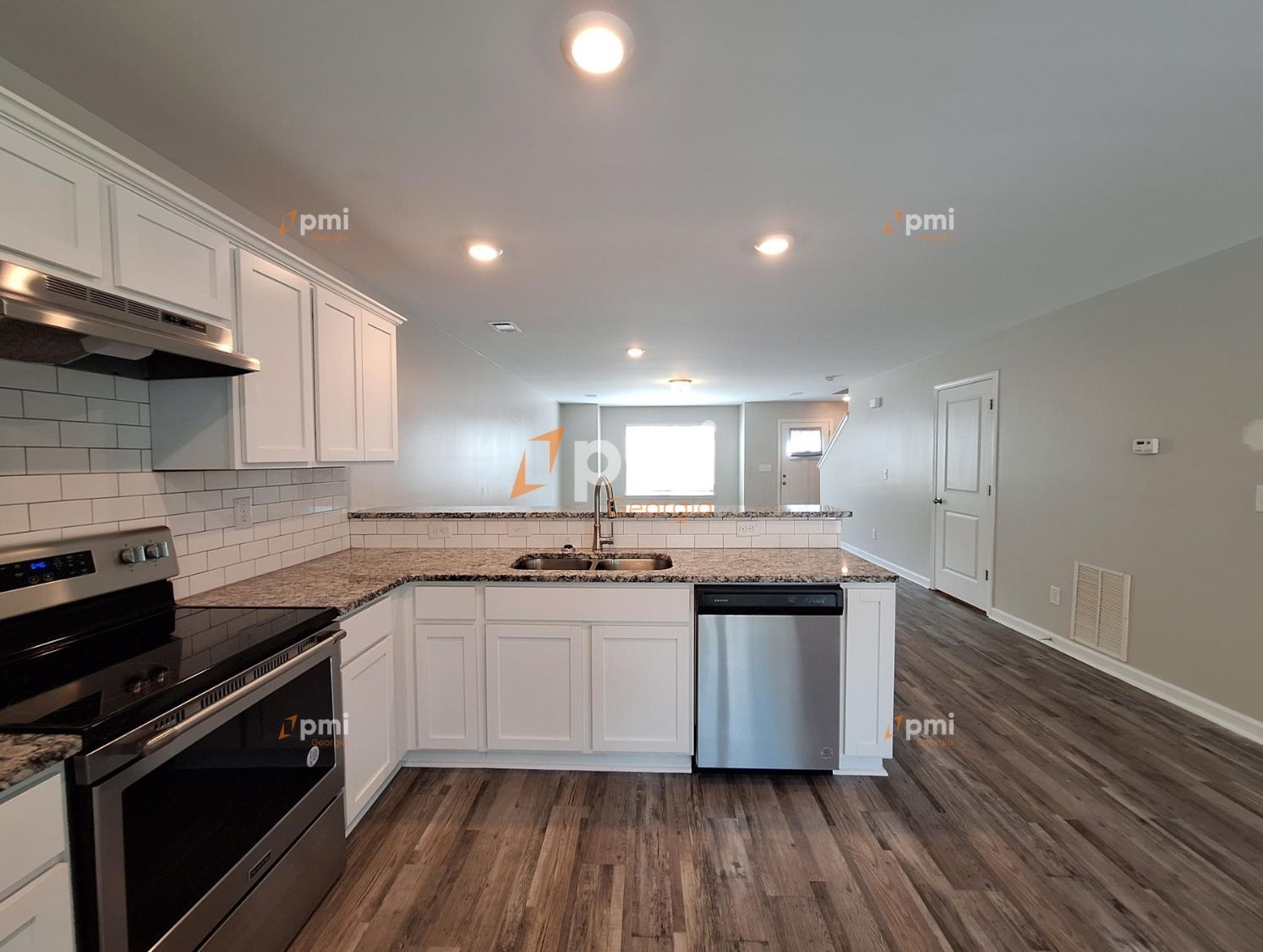 Stunning 3 Bedroom Townhome in Union City, Ga! property image