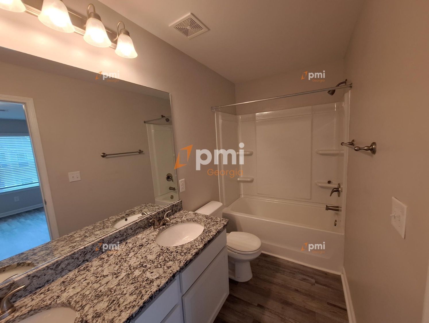 Stunning 3 Bedroom Townhome in Union City, Ga! property image