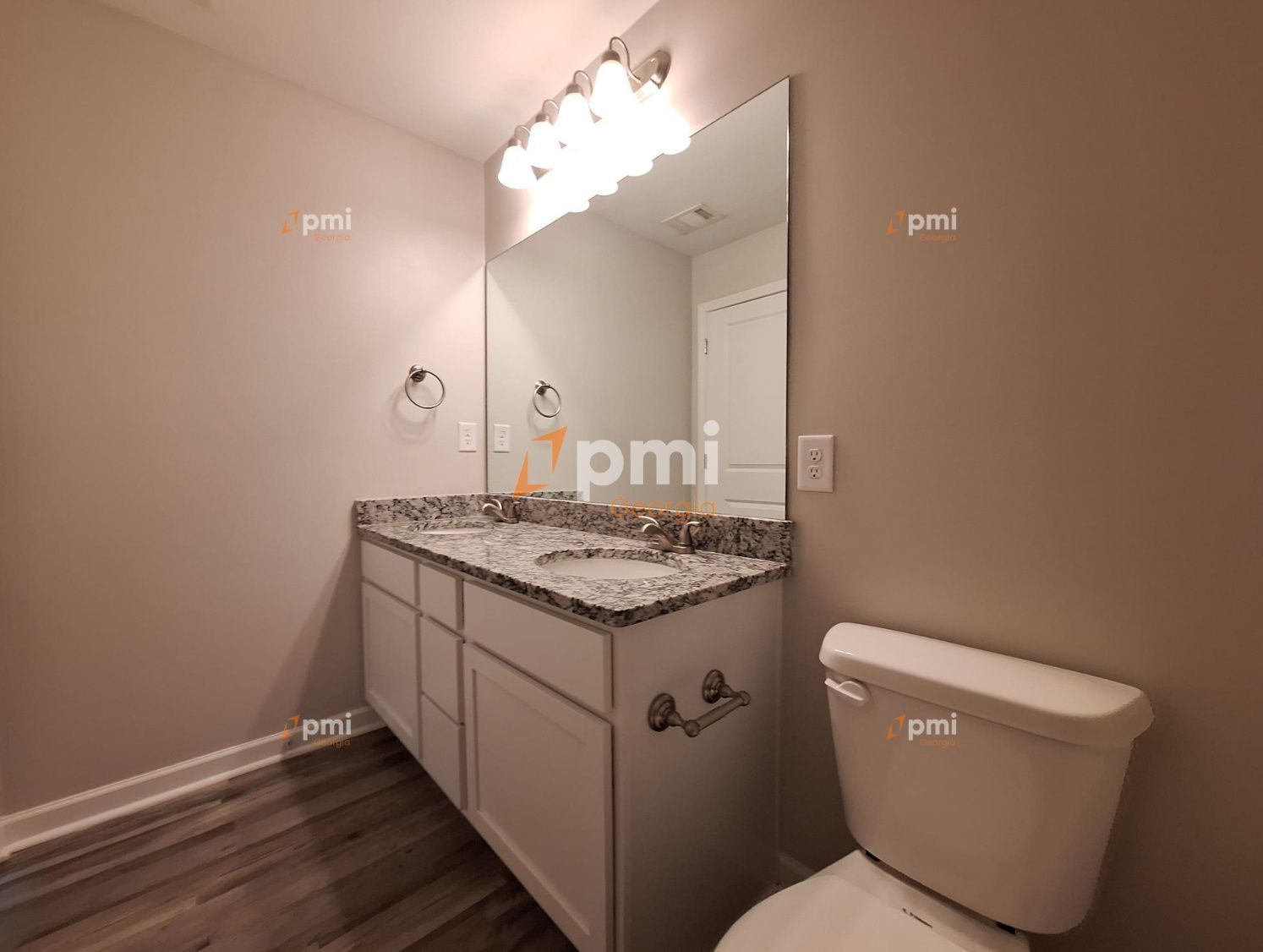 Stunning 3 Bedroom Townhome in Union City, Ga! property image