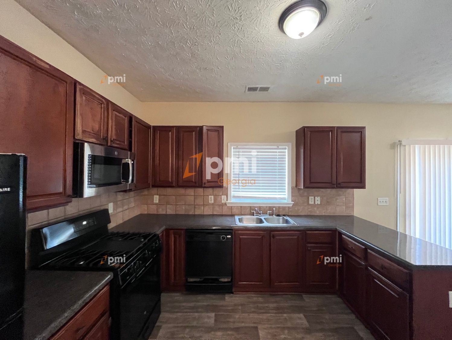 Stunning 4 Bedroom Home in Union City, Ga! property image