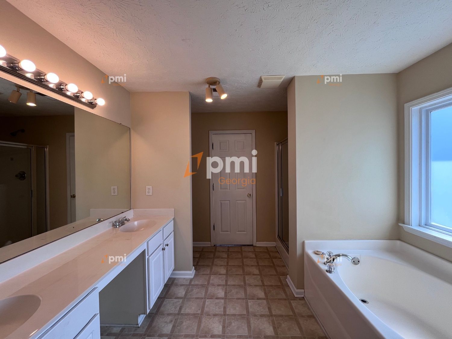 Stunning 4 Bedroom Home in Union City, Ga! property image