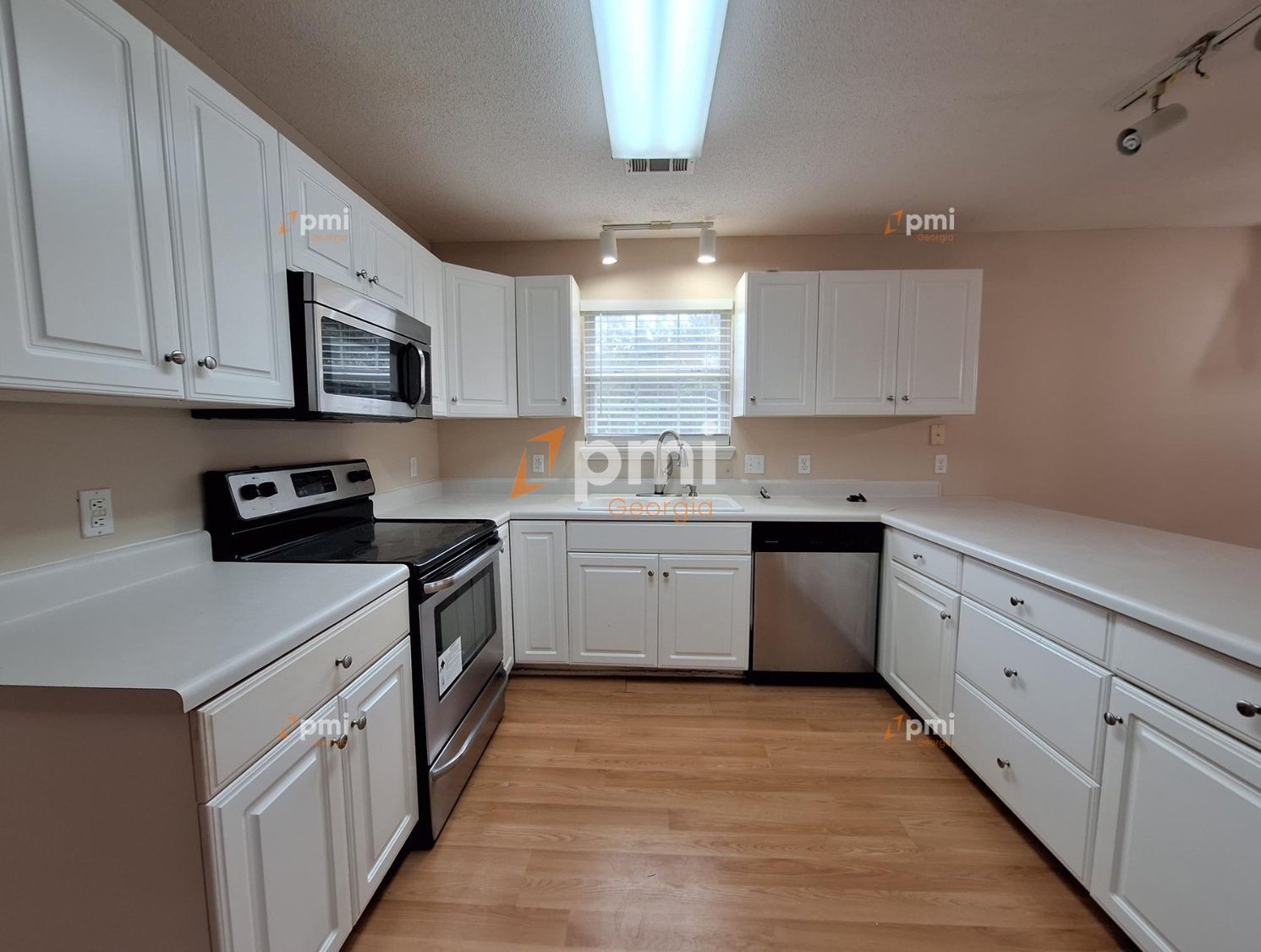 Spacious 4-Bedroom Retreat with 3 Full Baths in Prime Warner Robins Location! property image