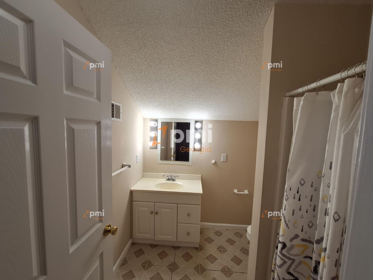 Spacious 4-Bedroom Retreat with 3 Full Baths in Prime Warner Robins Location! property image