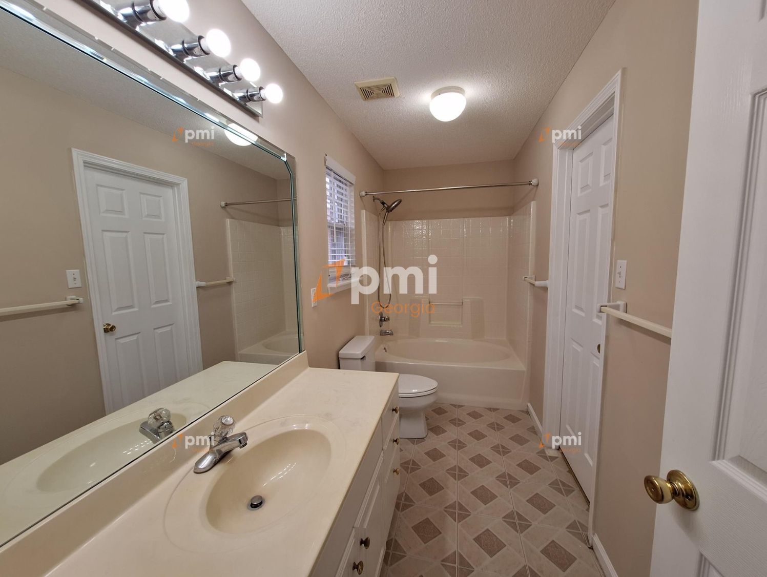 Spacious 4-Bedroom Retreat with 3 Full Baths in Prime Warner Robins Location! property image