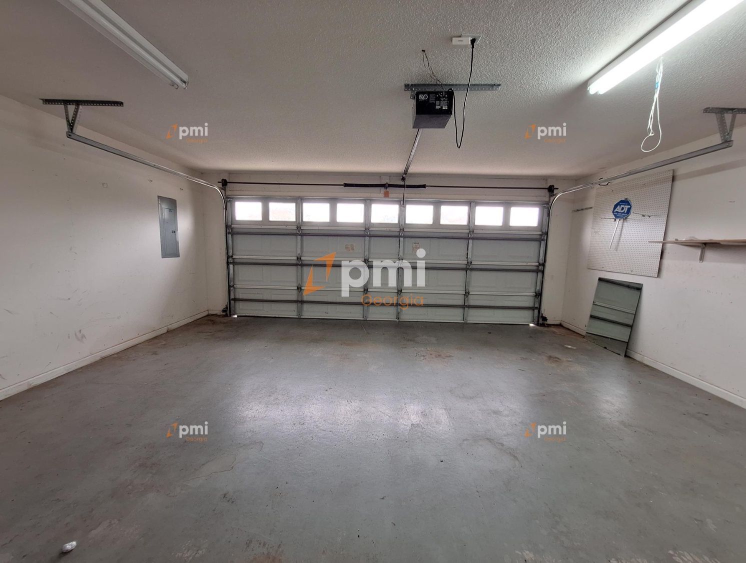 Spacious 4-Bedroom Retreat with 3 Full Baths in Prime Warner Robins Location! property image