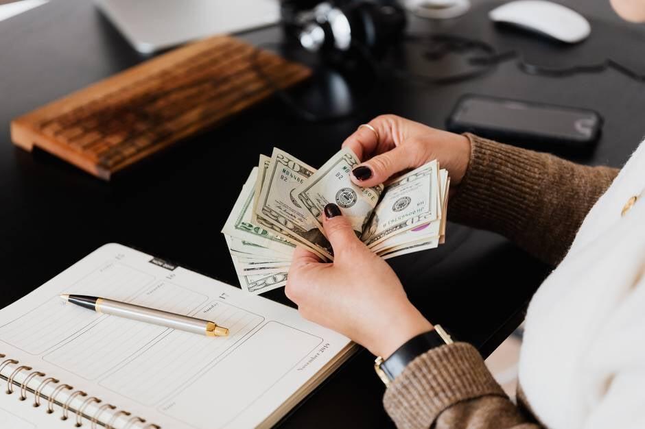 Property Manager's Guide to Tax Time: Sending 1099s to Landlords
